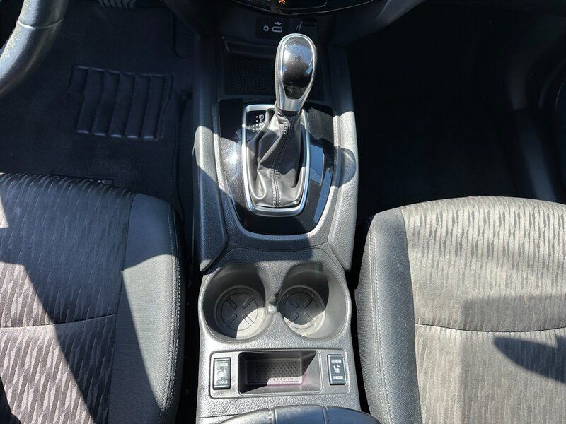 Used 2019 Nissan Rogue SV FWD image 19