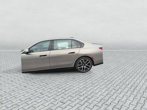 Used 2026 BMW 760i xDrive w/ Executive Package AWD/4WD image 6