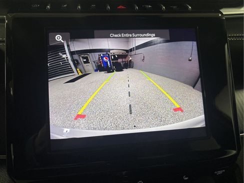 Used 2024 Jeep Grand Cherokee Altitude image 12