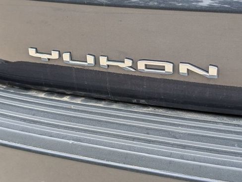 Used 2023 GMC Yukon XL SLT AWD/4WD image 35