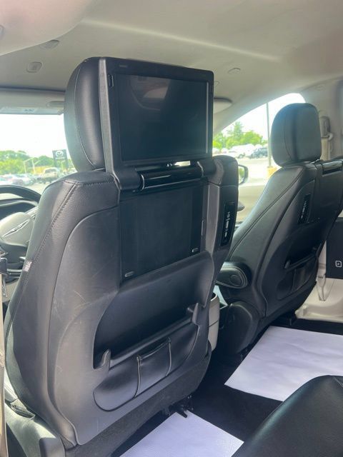 Used 2022 Chrysler Pacifica Touring-L w/ Uconnect Theater Family Group FWD image 14