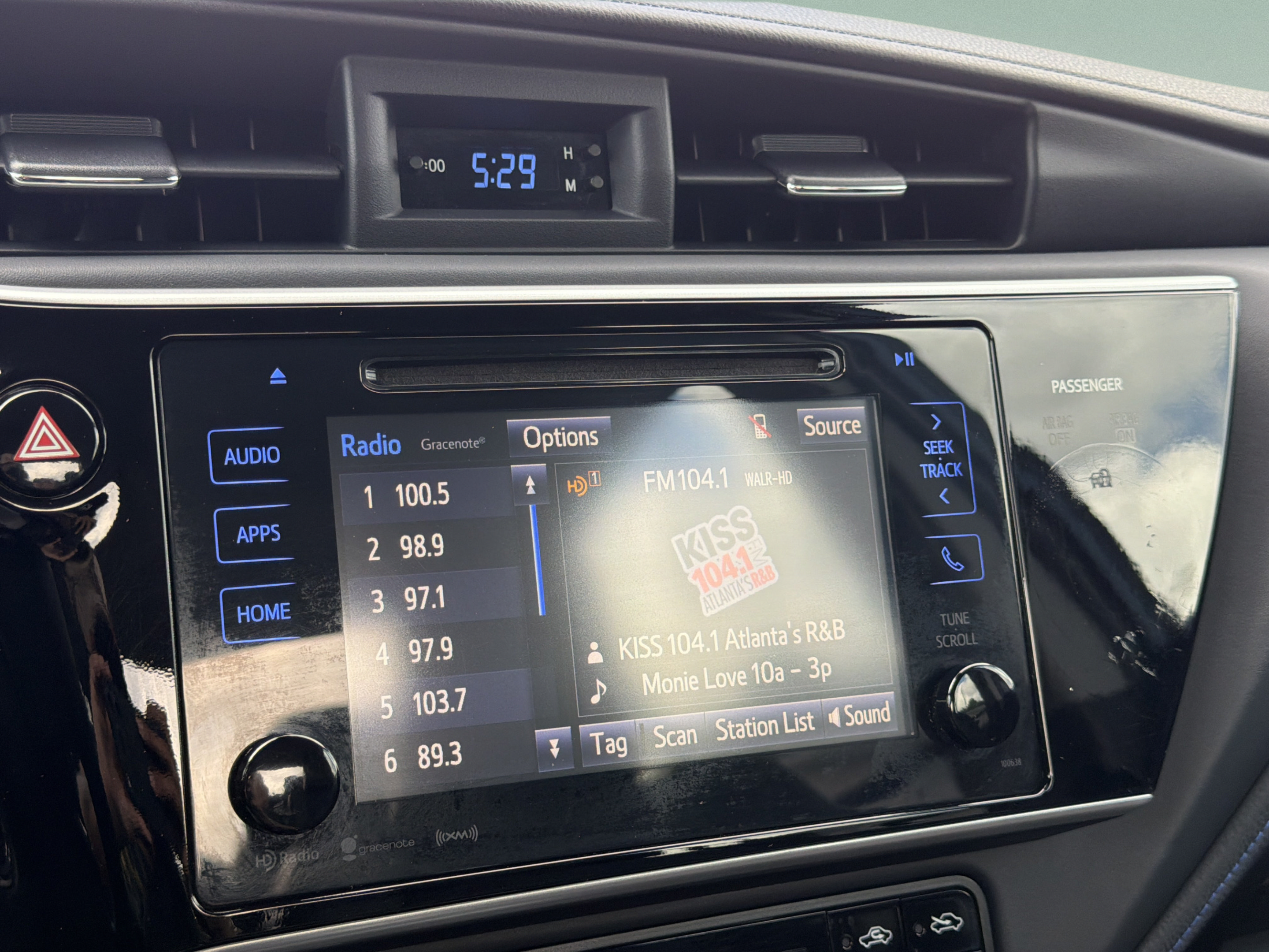 Used 2017 Toyota Corolla SE FWD image 9