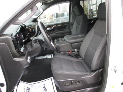 Used 2022 GMC Sierra 1500 SLE image 16