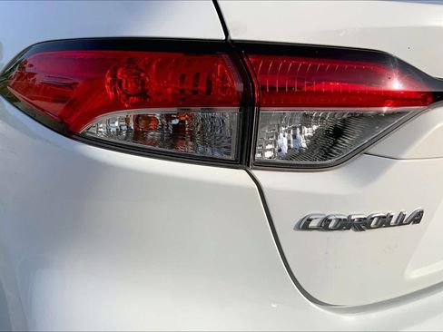 Used 2022 Toyota Corolla LE FWD image 28