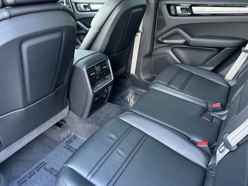 Used 2023 Porsche Cayenne Platinum Edition image 13