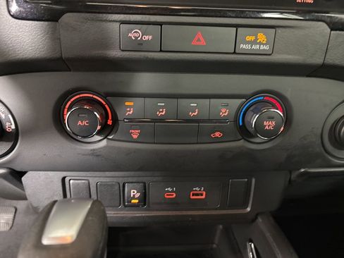 Used 2023 Nissan Frontier SV w/ Midnight Edition Package image 17