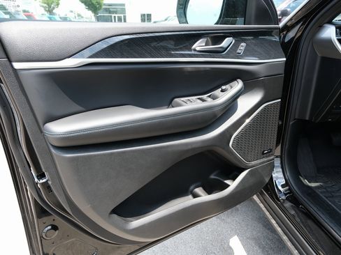 Used 2024 Jeep Grand Cherokee Trailhawk w/ Luxury Tech Group III image 16