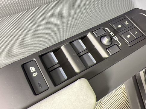 New 2026 Land Rover Defender 110 X-Dynamic SE AWD/4WD image 14
