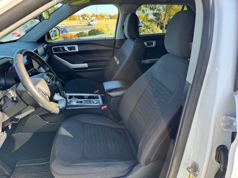 Used 2021 Ford Explorer XLT image 7