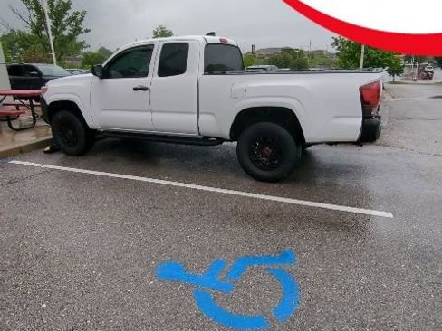 Used 2022 Toyota Tacoma SR RWD image 1