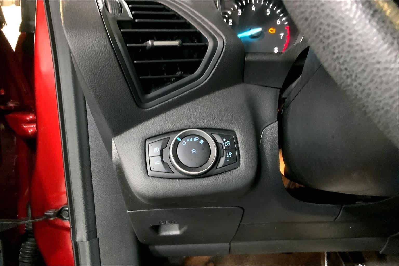 Used 2018 Ford Escape SE w/ SE Sync 3 Package AWD/4WD image 35