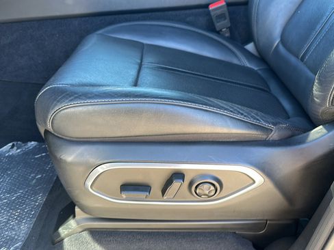 Used 2024 Jeep Wagoneer Series II w/ Flexible Seating Group image 15