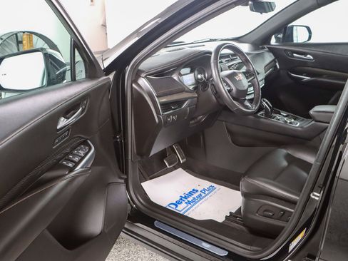 Used 2022 Cadillac XT4 Sport image 3