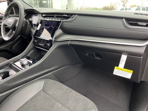 New 2025 Jeep Grand Cherokee L Altitude image 41