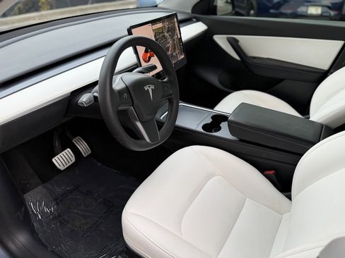 Used 2021 Tesla Model Y Performance image 24