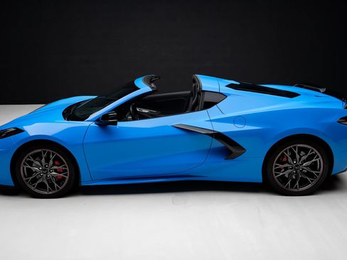Used 2024 Chevrolet Corvette Stingray Coupe w/ Z51 Performance Package RWD image 18