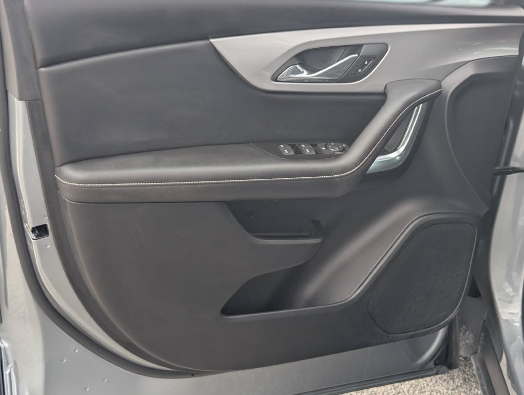 Used 2025 Chevrolet Blazer LT FWD image 14