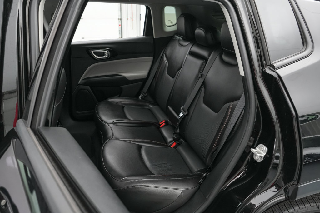 Used 2022 Jeep Compass Limited AWD/4WD image 18