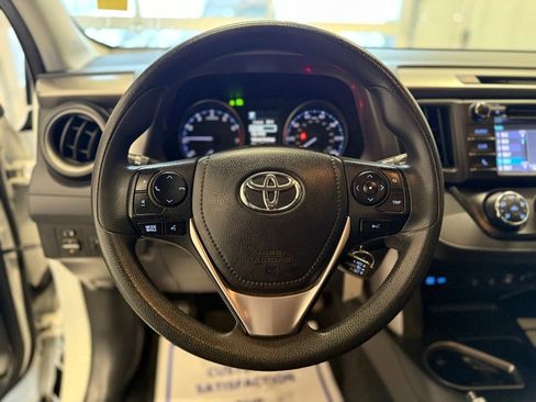 Used 2018 Toyota RAV4 LE image 19
