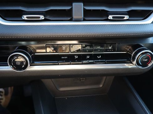 Used 2025 Chevrolet Equinox LT w/ Safety and Technology Package image 23