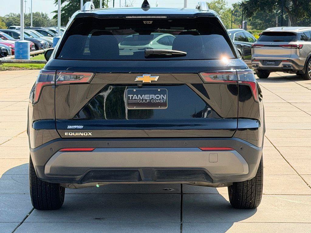 Used 2025 Chevrolet Equinox LT w/ Convenience Package II FWD image 2
