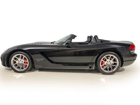 Used 2005 Dodge Viper SRT-10 image 3