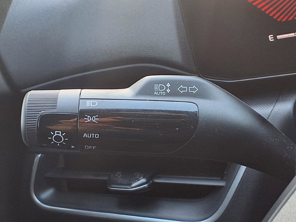 Certified 2025 Kia K4 FWD image 12