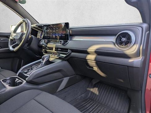 Used 2024 Chevrolet Colorado LT w/ LT Convenience Package image 24