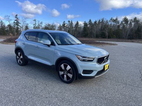 Used 2019 Volvo XC40 T5 Momentum image 4