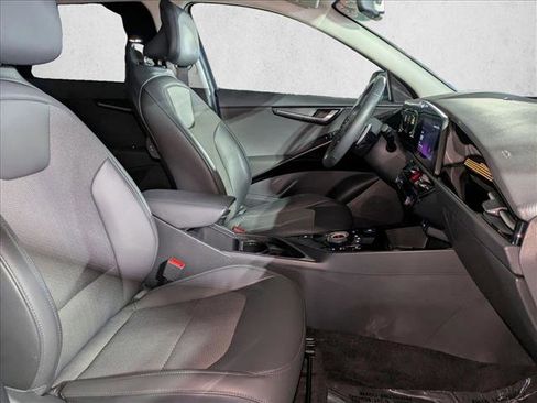 Used 2023 Kia Niro EX image 21