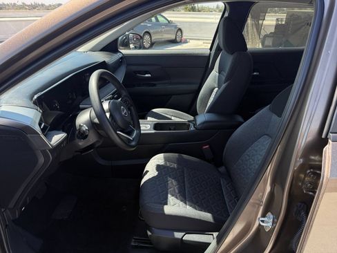Used 2026 Nissan Kicks SV w/ Cold Weather Package FWD image 25