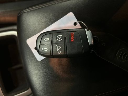 Used 2021 Jeep Grand Cherokee Laredo X AWD/4WD image 22