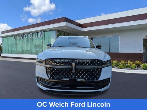 Certified 2025 Lincoln Navigator Black Label AWD/4WD image 9
