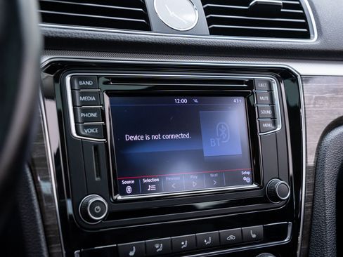 Used 2016 Volkswagen Passat 1.8T SE image 25