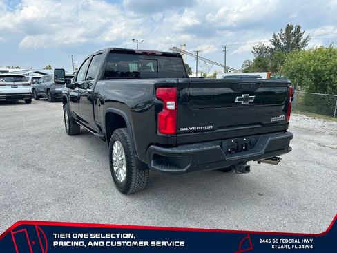 Used 2022 Chevrolet Silverado 2500 High Country w/ Technology Package AWD/4WD image 7
