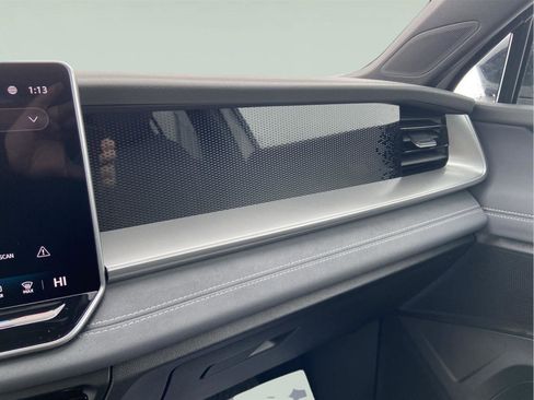 Used 2025 Volkswagen Tiguan SE R-Line image 34