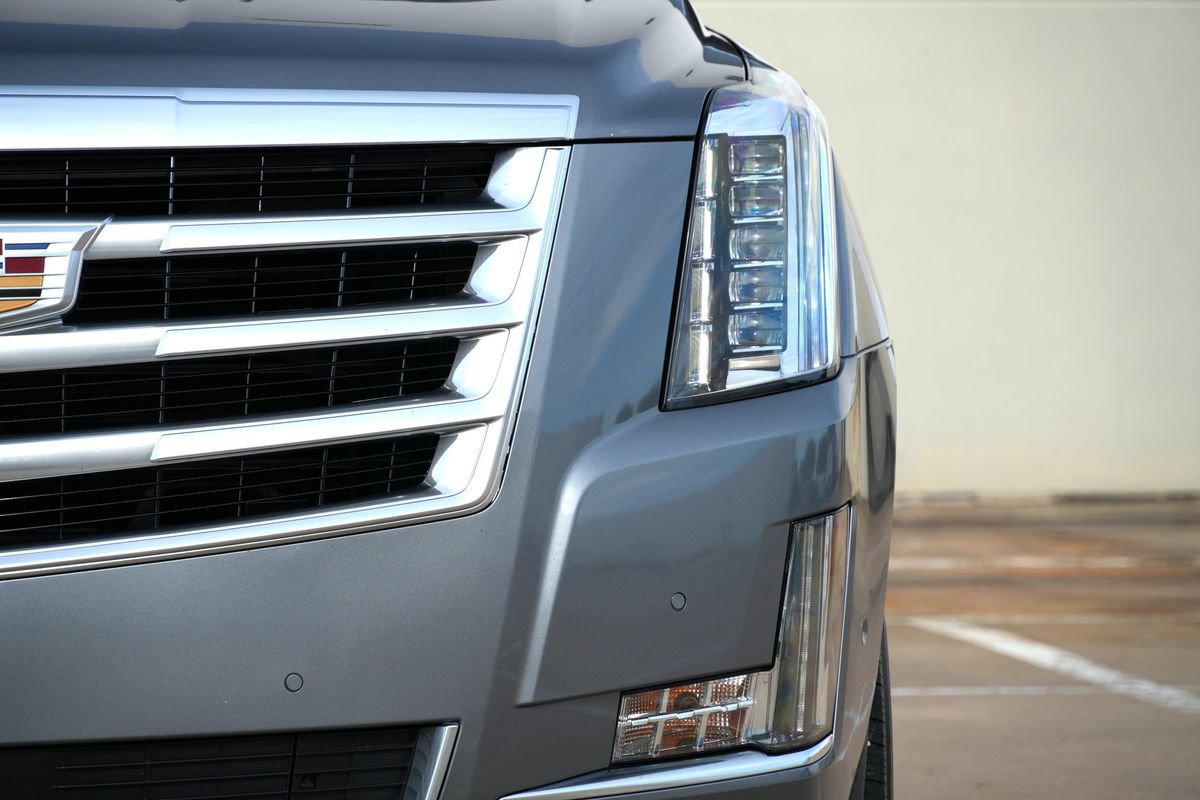 Used 2019 Cadillac Escalade Premium Luxury AWD/4WD image 21