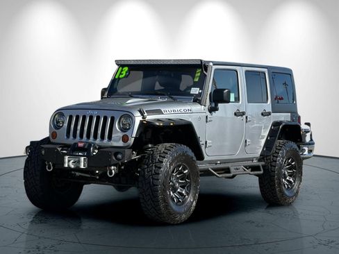 Used 2013 Jeep Wrangler Unlimited Rubicon w/ Connectivity Group AWD/4WD image 8