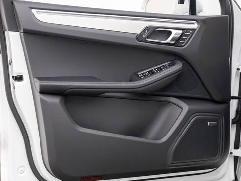 Certified 2026 Porsche Macan AWD/4WD image 14