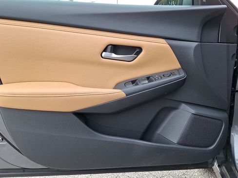 Used 2023 Nissan Sentra SV w/ SV Premium Package FWD image 10