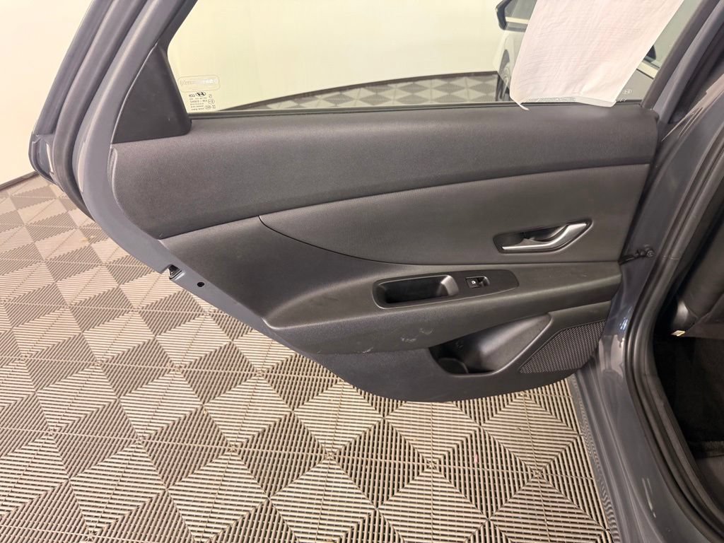Used 2024 Hyundai Elantra Limited FWD image 18