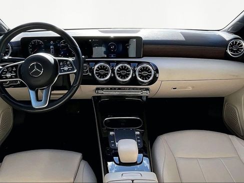 Used 2022 Mercedes-Benz A 220 4MATIC image 8