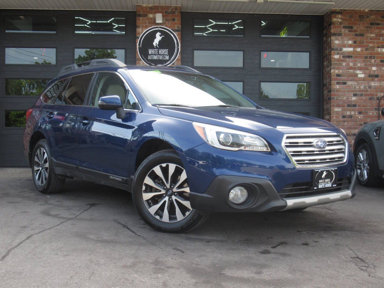 Used 2017 Subaru Outback 3.6R Limited AWD/4WD image 2