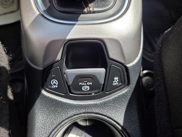 Used 2018 Jeep Compass Latitude w/ Cold Weather Group FWD image 29