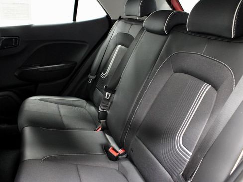 Certified 2025 Hyundai Venue Limited FWD image 23