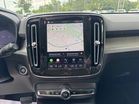 Used 2025 Volvo XC40 B5 Plus AWD/4WD image 22