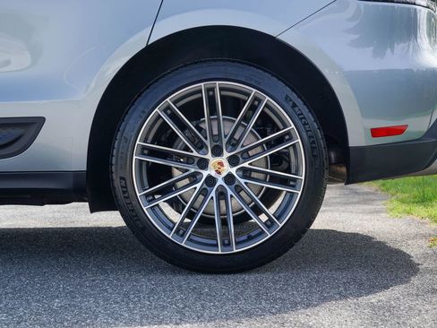 Certified 2026 Porsche Macan image 12