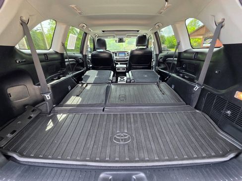 Used 2017 Toyota Highlander Limited AWD/4WD image 28