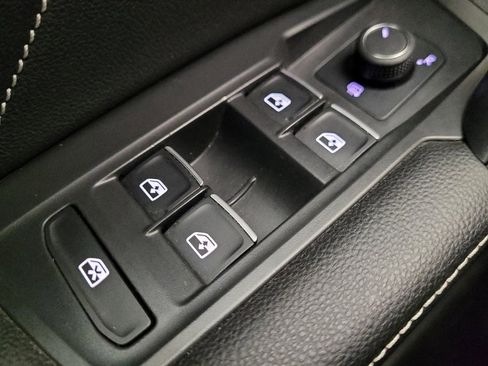 Used 2022 Volkswagen Tiguan SE image 27