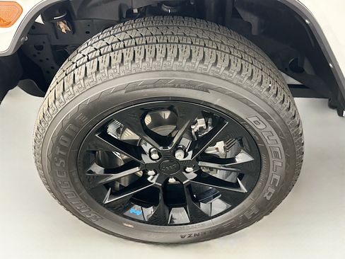 Used 2022 Jeep Wrangler Unlimited Sahara w/ Cold Weather Group AWD/4WD image 11